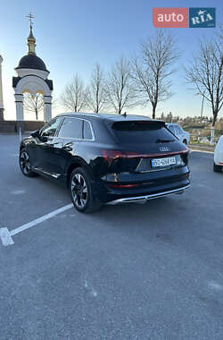 Внедорожник / Кроссовер Audi e-tron 2021 в 