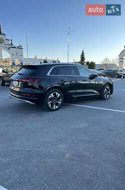 Внедорожник / Кроссовер Audi e-tron 2021 в 