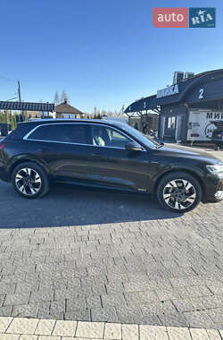 Внедорожник / Кроссовер Audi e-tron 2021 в 
