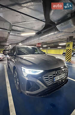 Позашляховик / Кросовер Audi e-tron 2021 в 