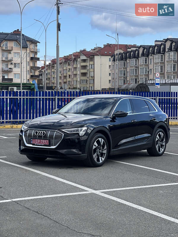 Внедорожник / Кроссовер Audi e-tron 2023 в 