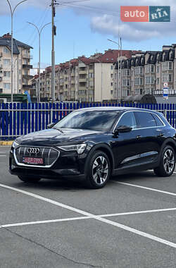 Внедорожник / Кроссовер Audi e-tron 2023 в 