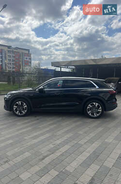 Внедорожник / Кроссовер Audi e-tron 2023 в 