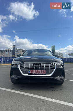 Внедорожник / Кроссовер Audi e-tron 2023 в 