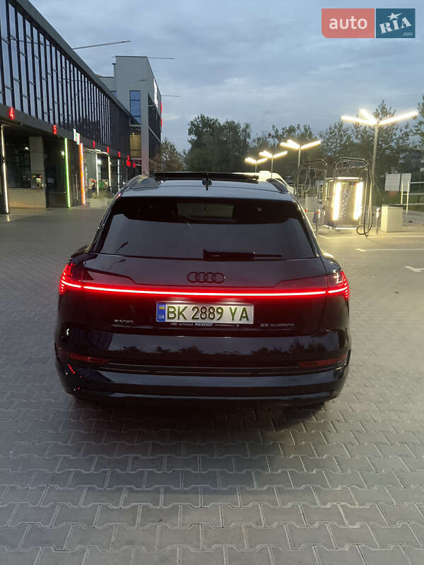 Внедорожник / Кроссовер Audi e-tron 2019 в Ровно