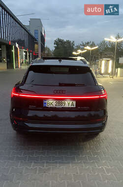 Внедорожник / Кроссовер Audi e-tron 2019 в 