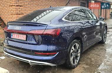 Внедорожник / Кроссовер Audi e-tron 2022 в 
