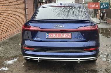 Внедорожник / Кроссовер Audi e-tron 2022 в 