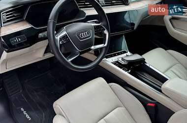 Внедорожник / Кроссовер Audi e-tron 2019 в 