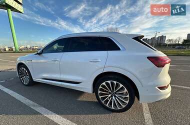 Внедорожник / Кроссовер Audi e-tron 2020 в 
