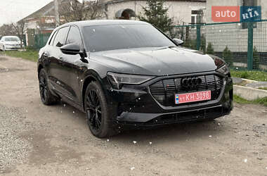 Внедорожник / Кроссовер Audi e-tron 2020 в 