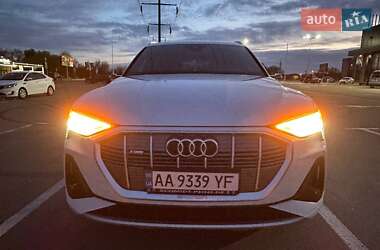 Внедорожник / Кроссовер Audi e-tron 2020 в 