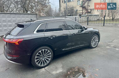 Внедорожник / Кроссовер Audi e-tron 2019 в 