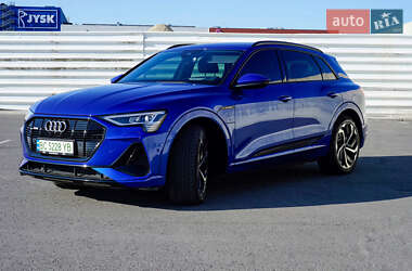 Внедорожник / Кроссовер Audi e-tron 2021 в 