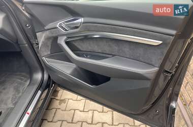 Позашляховик / Кросовер Audi e-tron 2020 в 