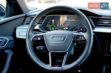 Позашляховик / Кросовер Audi e-tron 2019 в 
