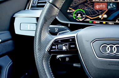 Позашляховик / Кросовер Audi e-tron 2019 в 
