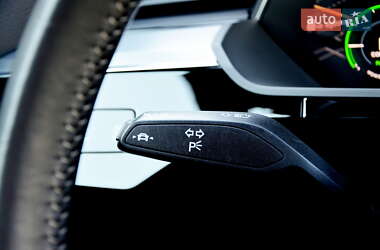 Позашляховик / Кросовер Audi e-tron 2019 в 