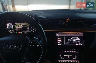 Внедорожник / Кроссовер Audi e-tron 2019 в 
