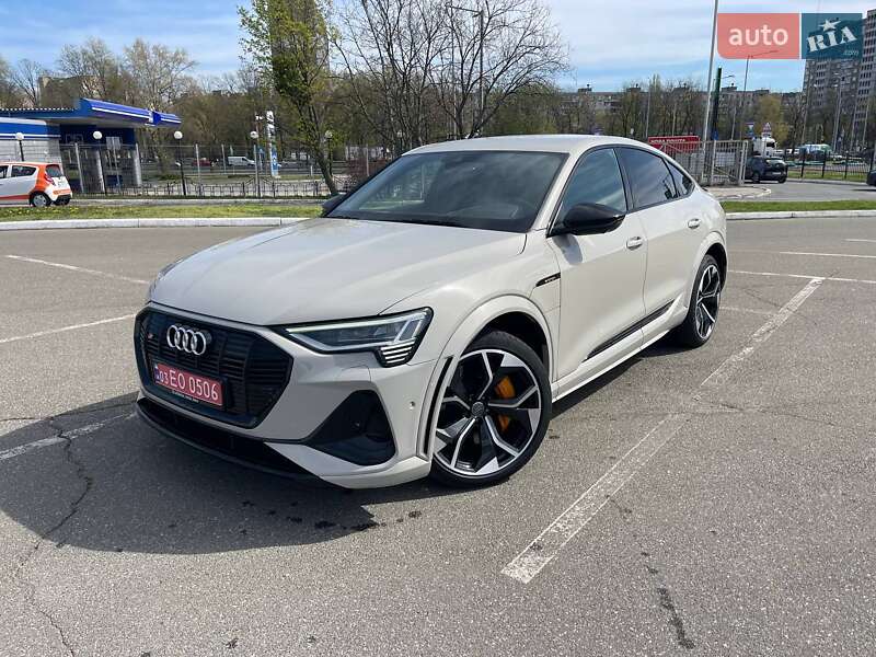 Внедорожник / Кроссовер Audi e-tron 2021 в 