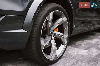 Внедорожник / Кроссовер Audi e-tron 2022 в 