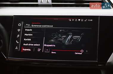 Внедорожник / Кроссовер Audi e-tron 2022 в 