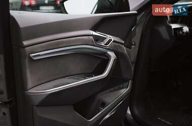 Внедорожник / Кроссовер Audi e-tron 2022 в 