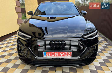 Внедорожник / Кроссовер Audi e-tron 2022 в 