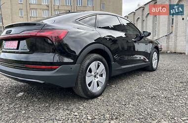 Внедорожник / Кроссовер Audi e-tron 2022 в 