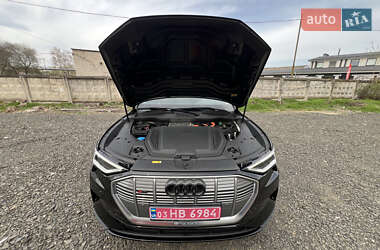 Внедорожник / Кроссовер Audi e-tron 2022 в 