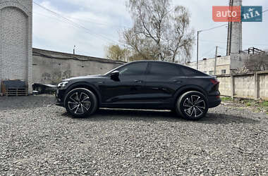 Внедорожник / Кроссовер Audi e-tron 2022 в 