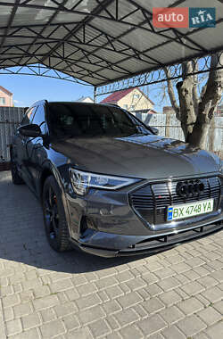 Внедорожник / Кроссовер Audi e-tron 2021 в 