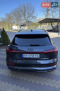Внедорожник / Кроссовер Audi e-tron 2021 в 