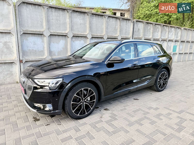 Внедорожник / Кроссовер Audi e-tron 2020 в 