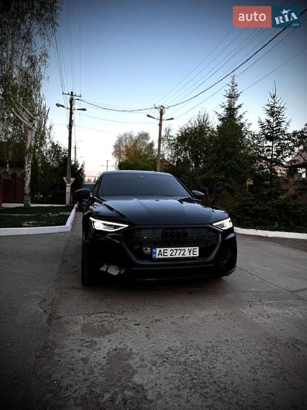 Внедорожник / Кроссовер Audi e-tron 2022 в Кривом Роге