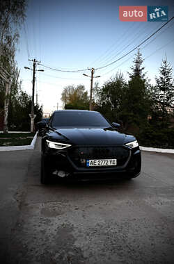 Внедорожник / Кроссовер Audi e-tron 2022 в 