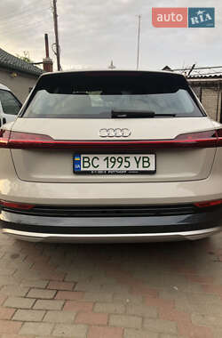 Внедорожник / Кроссовер Audi e-tron 2021 в 