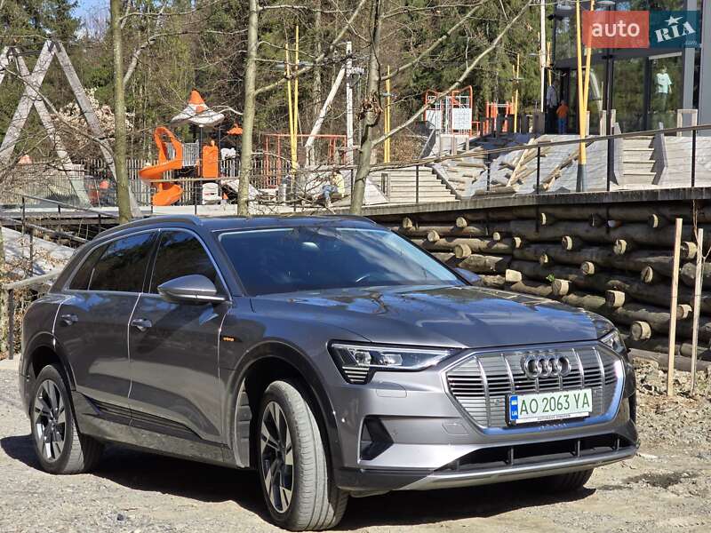 Внедорожник / Кроссовер Audi e-tron 2020 в 