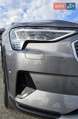 Внедорожник / Кроссовер Audi e-tron 2020 в 