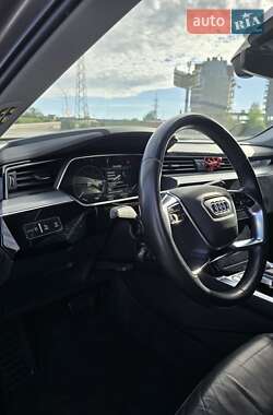 Внедорожник / Кроссовер Audi e-tron 2020 в 
