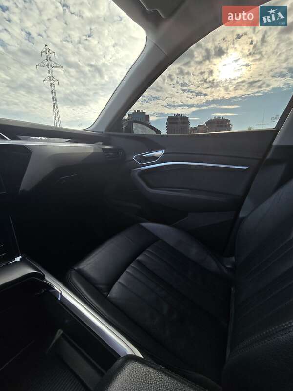 Позашляховик / Кросовер Audi e-tron 2020 в Ужгороді