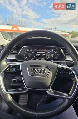 Внедорожник / Кроссовер Audi e-tron 2020 в 