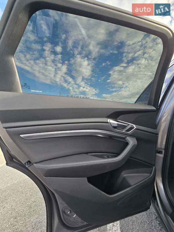 Позашляховик / Кросовер Audi e-tron 2020 в Ужгороді