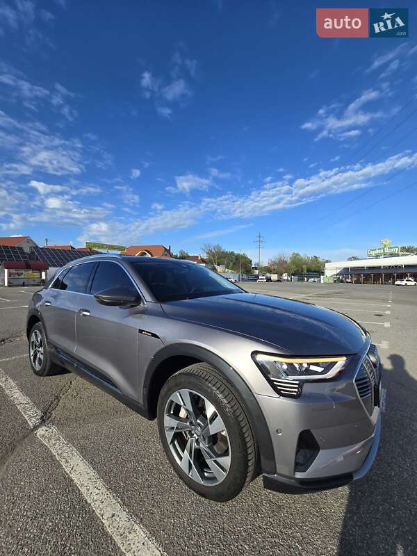 Позашляховик / Кросовер Audi e-tron 2020 в Ужгороді