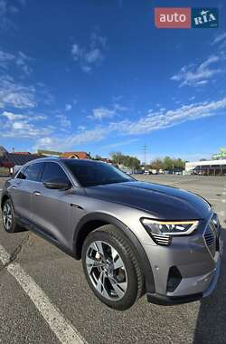 Внедорожник / Кроссовер Audi e-tron 2020 в 