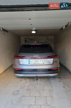 Внедорожник / Кроссовер Audi e-tron 2020 в 