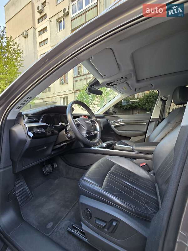 Позашляховик / Кросовер Audi e-tron 2020 в Ужгороді