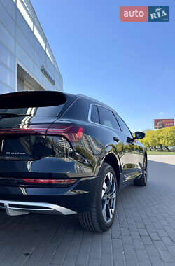 Внедорожник / Кроссовер Audi e-tron 2021 в 