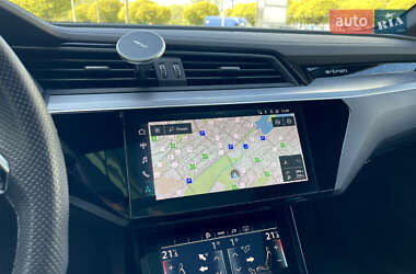 Внедорожник / Кроссовер Audi e-tron 2021 в 