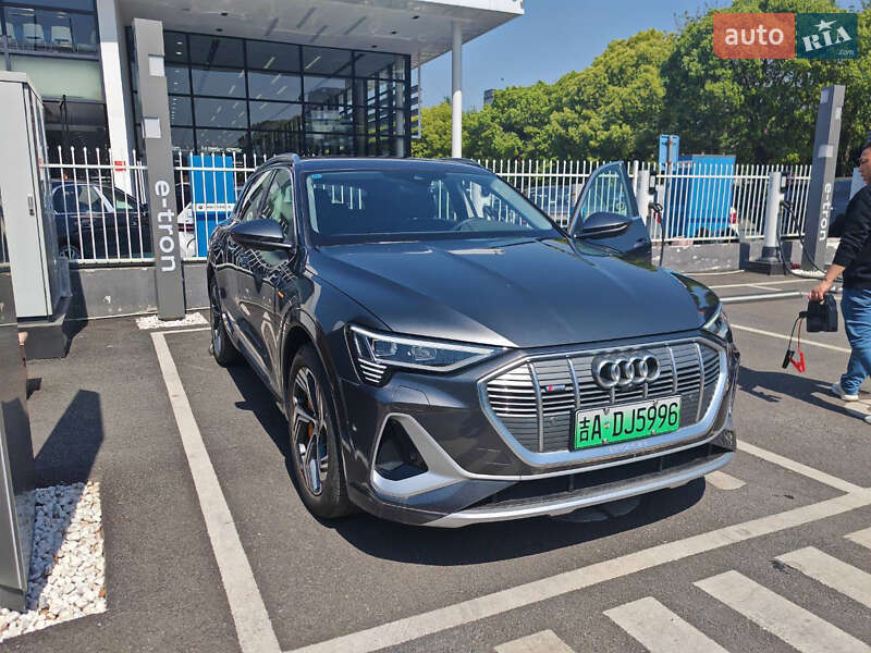 Audi e-tron 2023